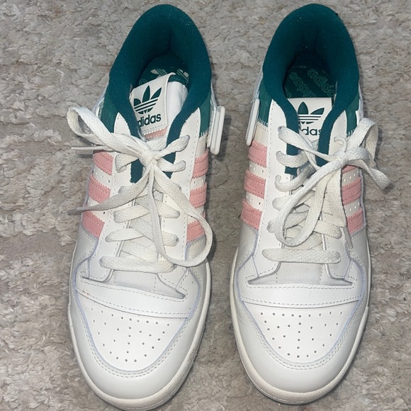 Low forums - Picture 2 of 3